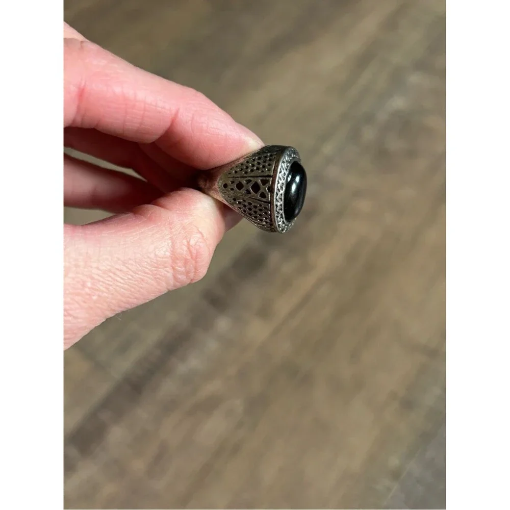 Vintage women’s size 11.5 metal black enamel center and pierced detailing ring